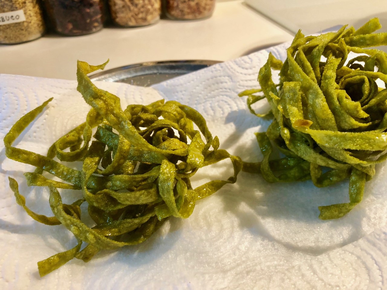 Tagliatelle fritte - Gamberi in crosta di mandorle