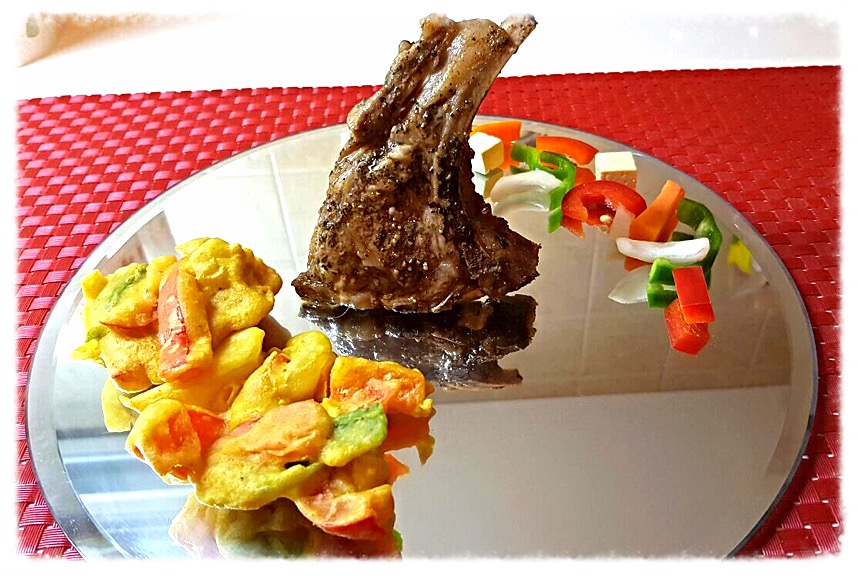 Agnello marinato con pakora di verdure