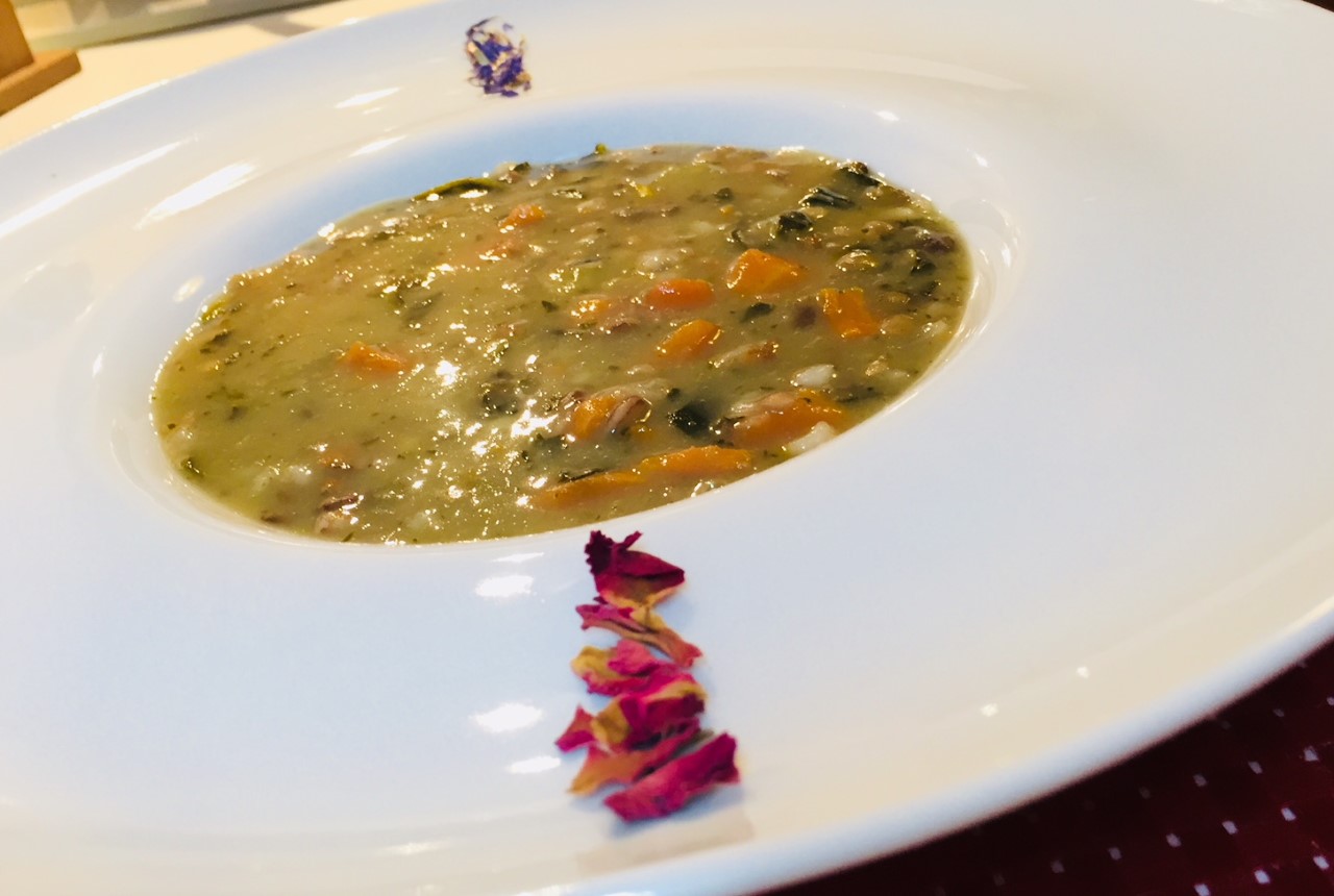 Minestrone di legumi cereali e verdure senza lattosio