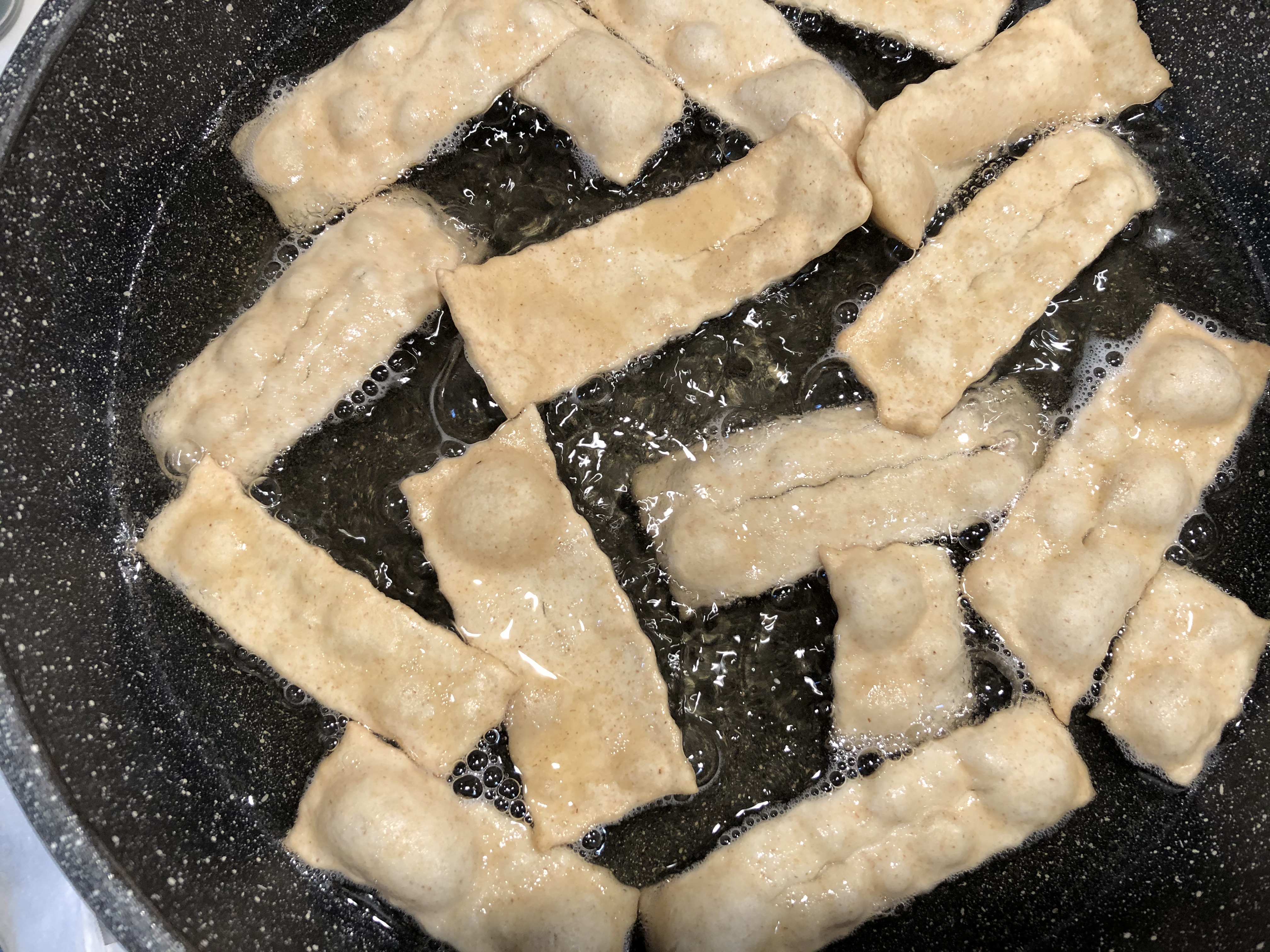 chiacchiere senza lattosio e con la stevia frittura