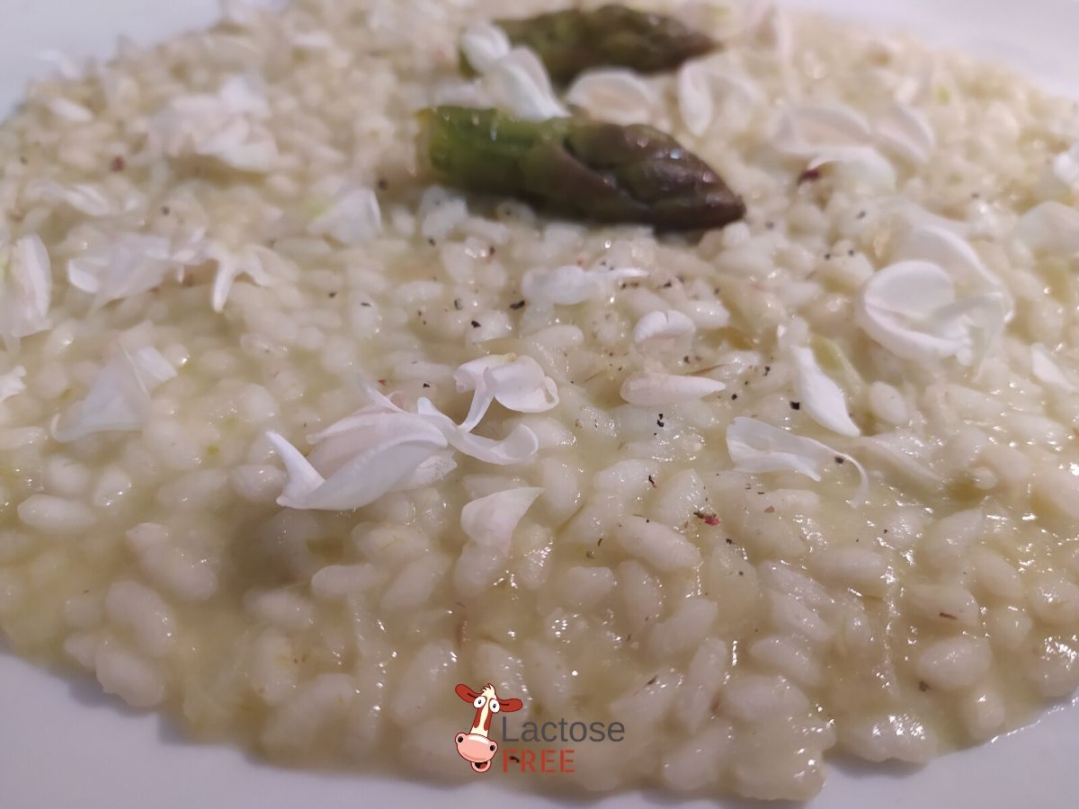 Risotto ai fiori di acacia e asparagi