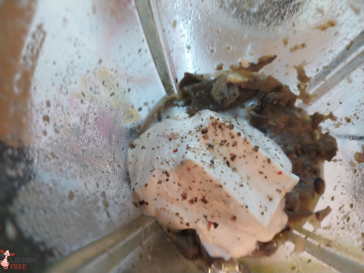 Petto d'anatra su risotto ai funghi crema ai funghi