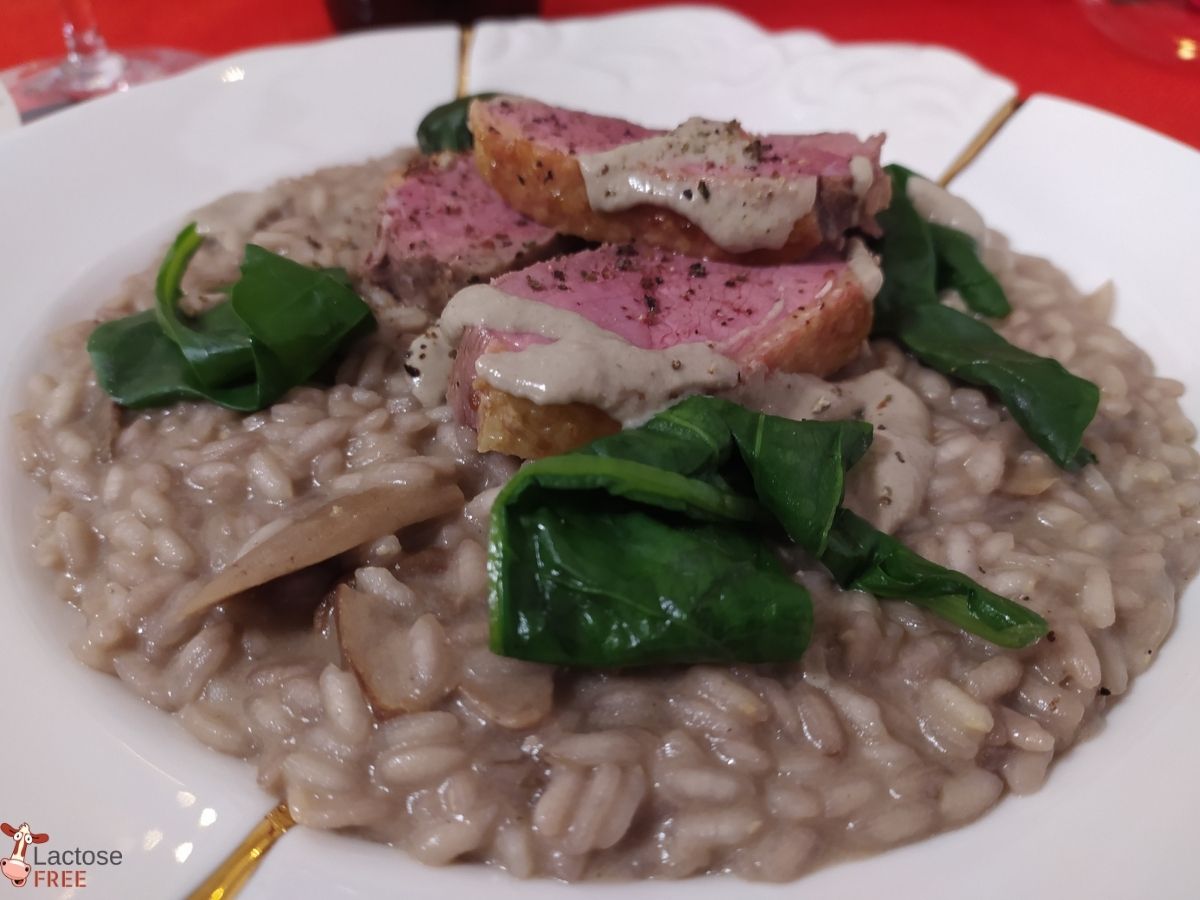 Petto d’anatra su risotto ai funghi